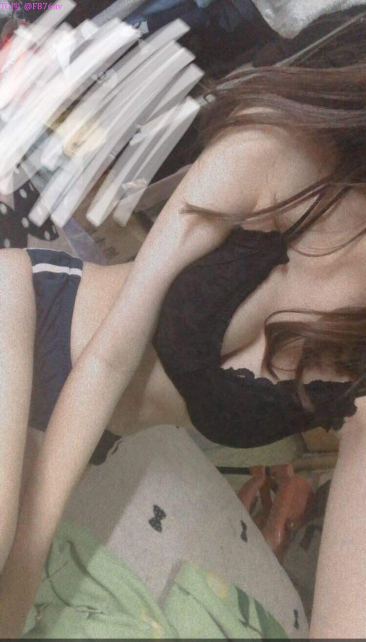Ghệ ré rân vì bị sextoy rung phê lồn