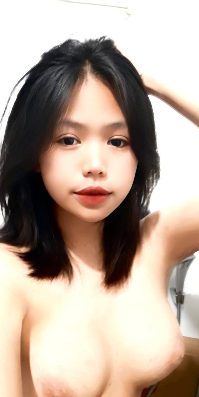 Anh trai lùn trùm kín mặt quan hệ với cô gái trẻ trong khách sạn từ phía sau