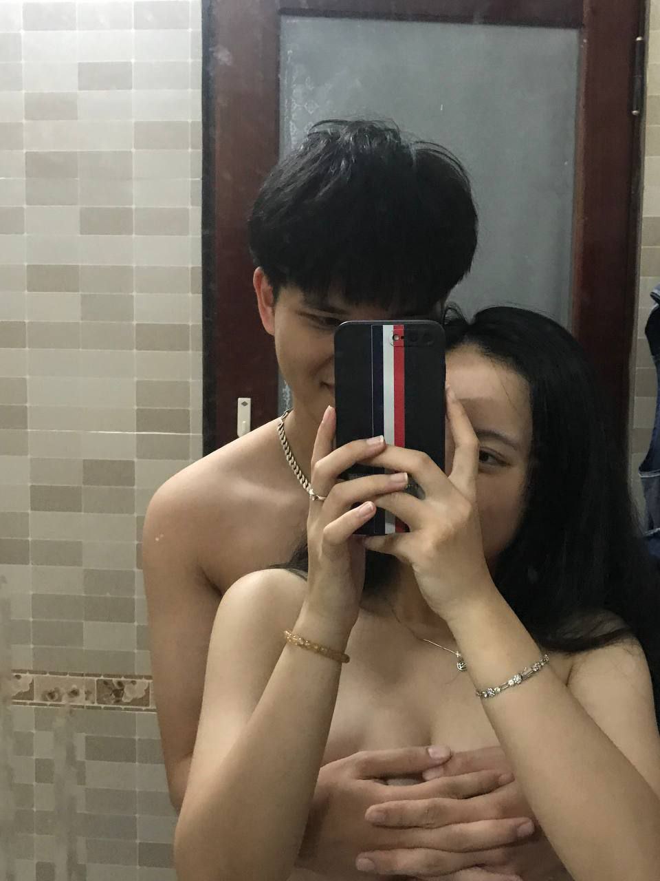 Chăm sóc buồi anh trai bị thiểu năng trí tuệ
